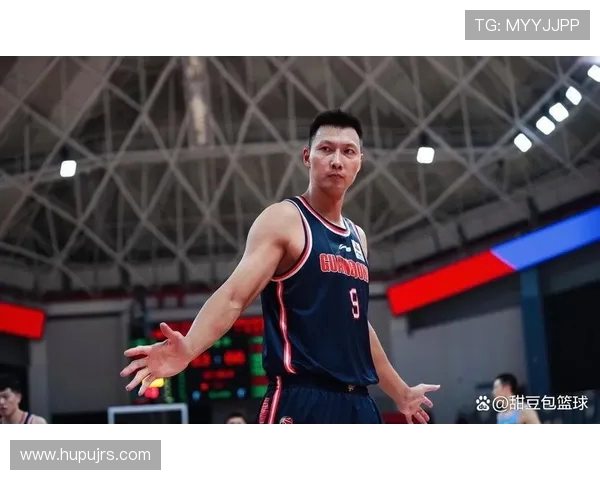 易建联重返赛场展现传奇风采球迷期待他带领球队再创辉煌